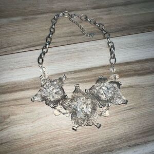 Mesh Floral Necklace Womens Beaded Formable Flowers Silver Tone Statement Chain